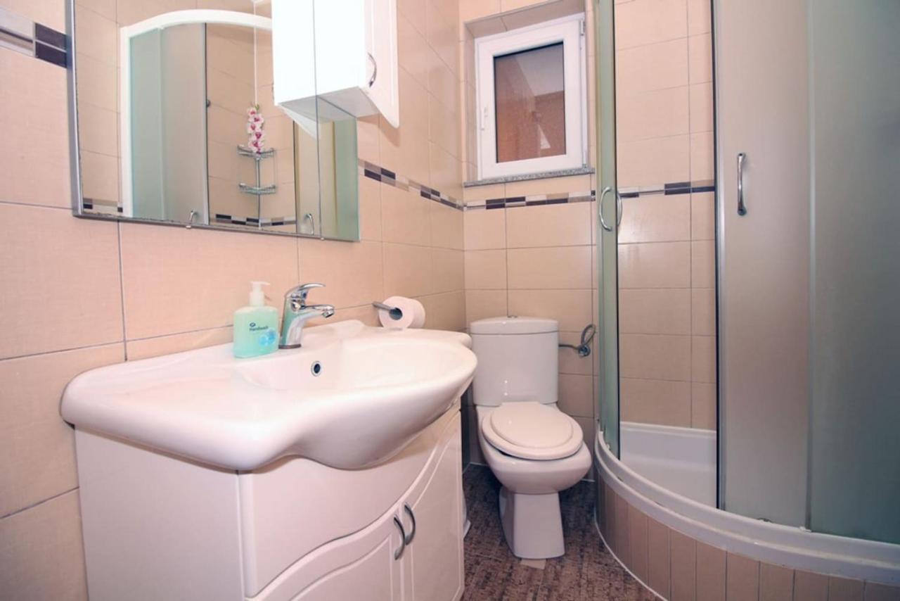 4 Bedroom Apartment in Tisno  Buitenkant foto