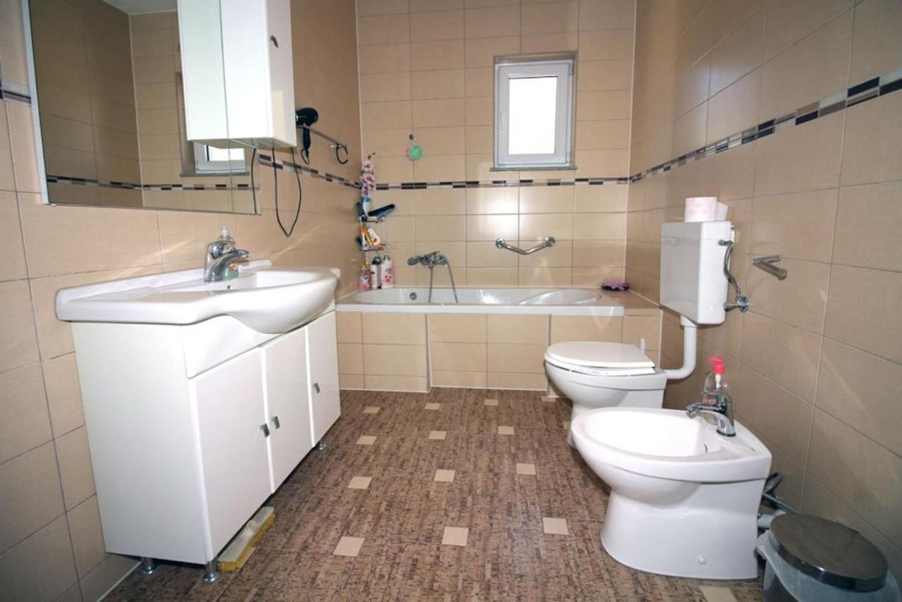 4 Bedroom Apartment in Tisno  Buitenkant foto