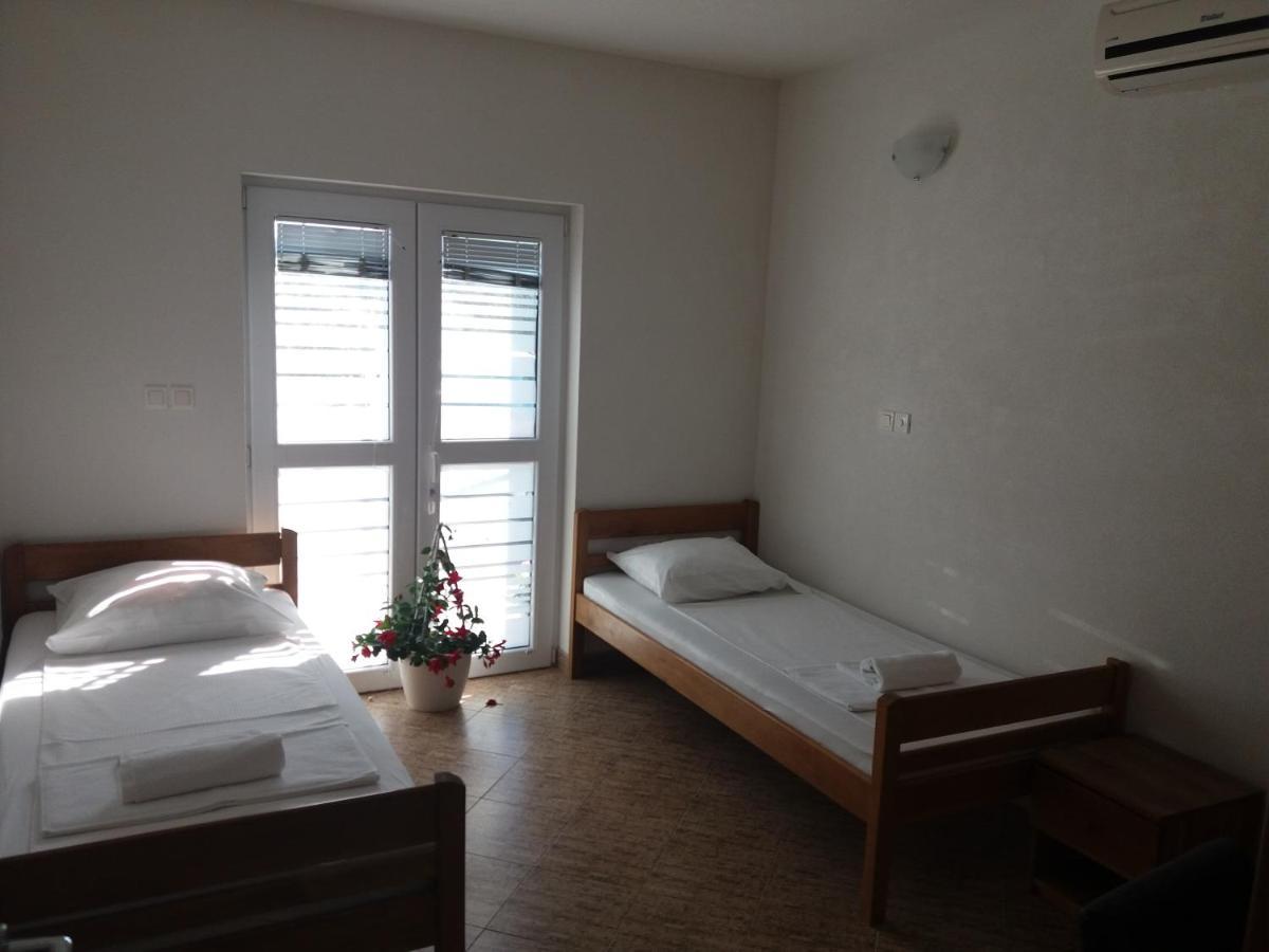 4 Bedroom Apartment in Tisno  Buitenkant foto
