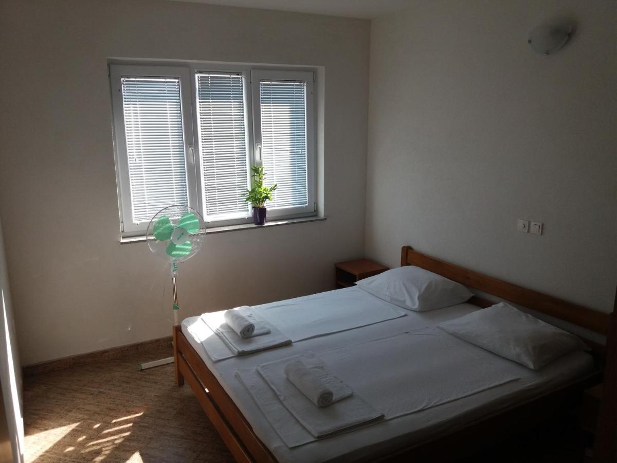 4 Bedroom Apartment in Tisno  Buitenkant foto